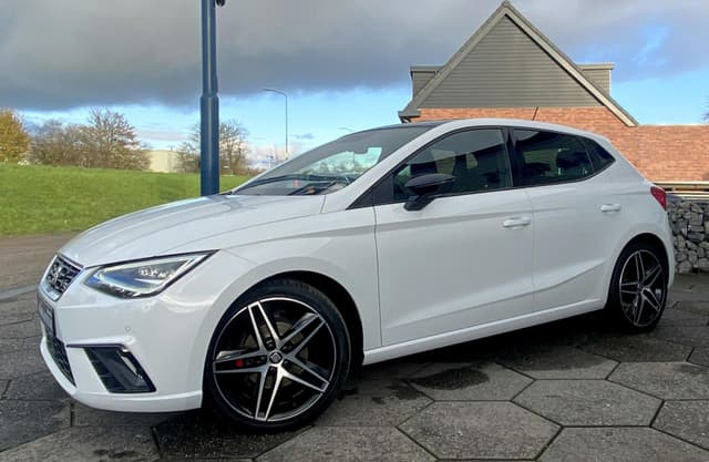 SEAT Ibiza 1.0 TSI FR Autom. Bus. Intense Pano/ Beats/ LED/ Privacyglass