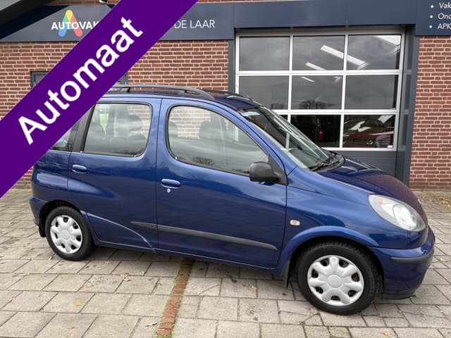Toyota Yaris Verso 1.3-16V VVT-i Sol AUTOMAAT. Nette auto! GEEN ROEST! Zomer/ winterbanden ( Centrale vergrendeling, GEEN AIRCO)  Direct rijklaar.
