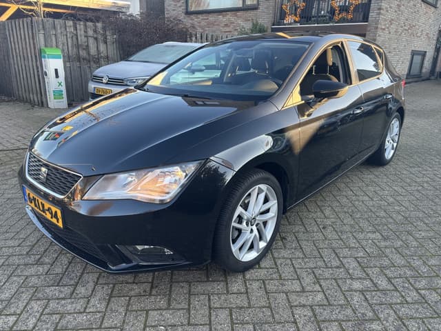 SEAT Leon 1.2 TSI Style Trekhaak/lichtmetalen wielen 17''/ parkeerhulp