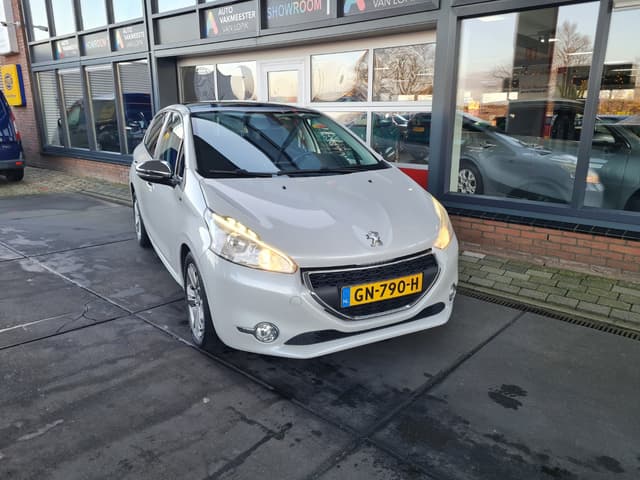Peugeot 208 1.2 PureTech 82PK 5D Style Pack Plus All-in prijs + 6 mnd garantie.