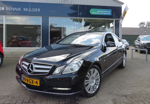 Mercedes-Benz E-Klasse Coupé 200 CGI Avantgarde AUT. / NAVI / XENON