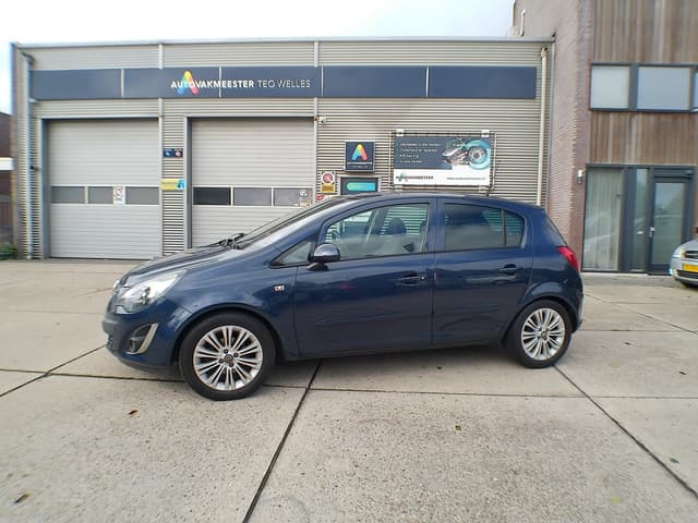 Opel Corsa 1.2-16V Cosmo