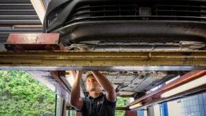 Autovakmeester Bauke Damstra