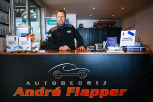autovakmeester andre flapper over ons