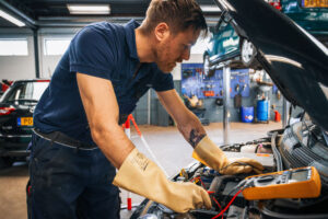 Autovakmeester Theo van der Heijden