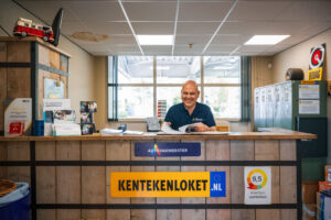 Autovakmeester Theo van der Heijden