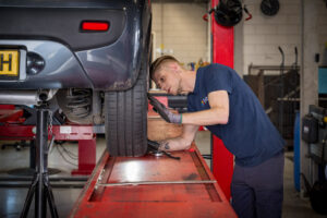 Autovakmeester Adrie Jonk